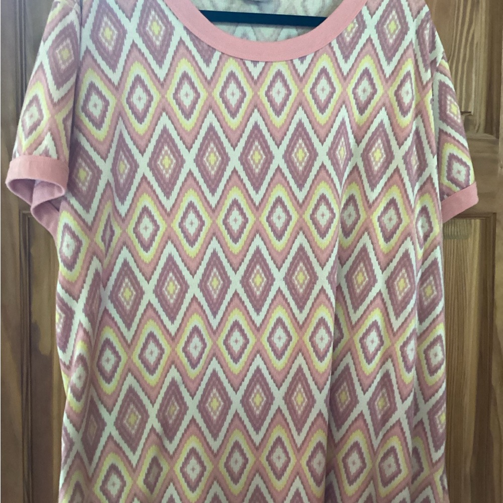 LuLaRoe Liv banded crew neck tee